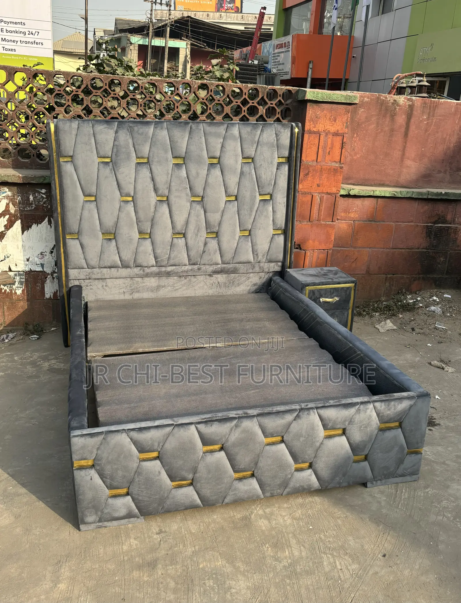 Precisely Crafted HDF 4.5 by 6 Wooden Upholstery Bedframe With Drawer