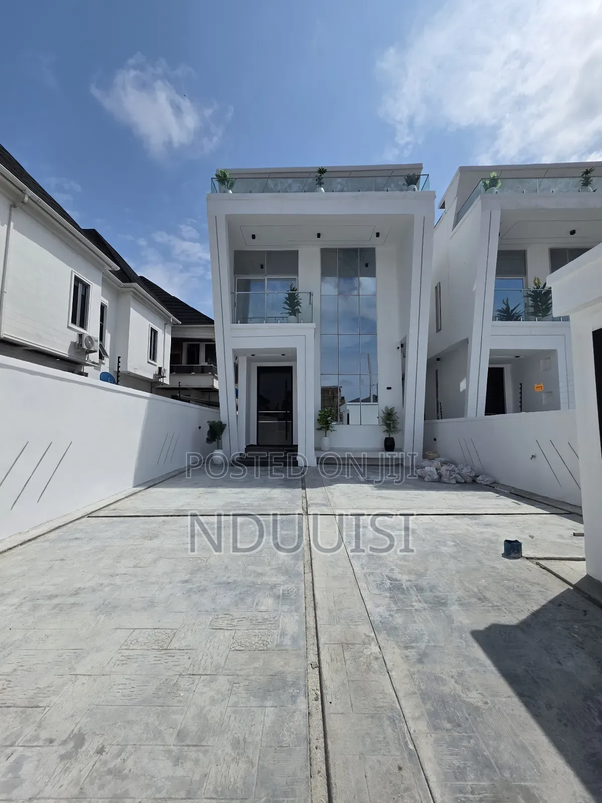 5bdrm Duplex in Ologolo for sale