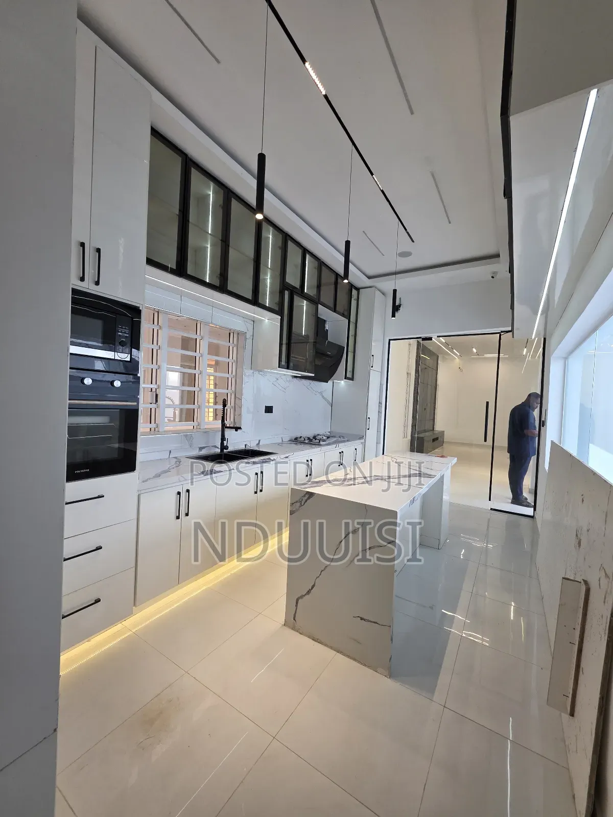 5bdrm Duplex in Ologolo for sale