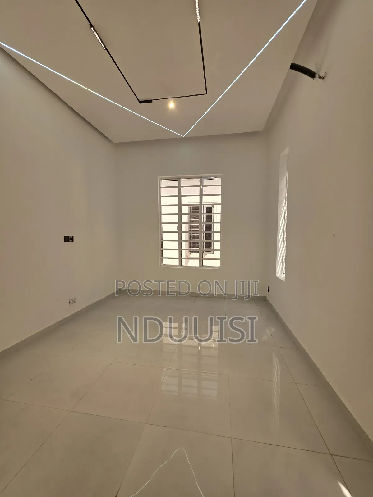 5bdrm Duplex in Ologolo for sale