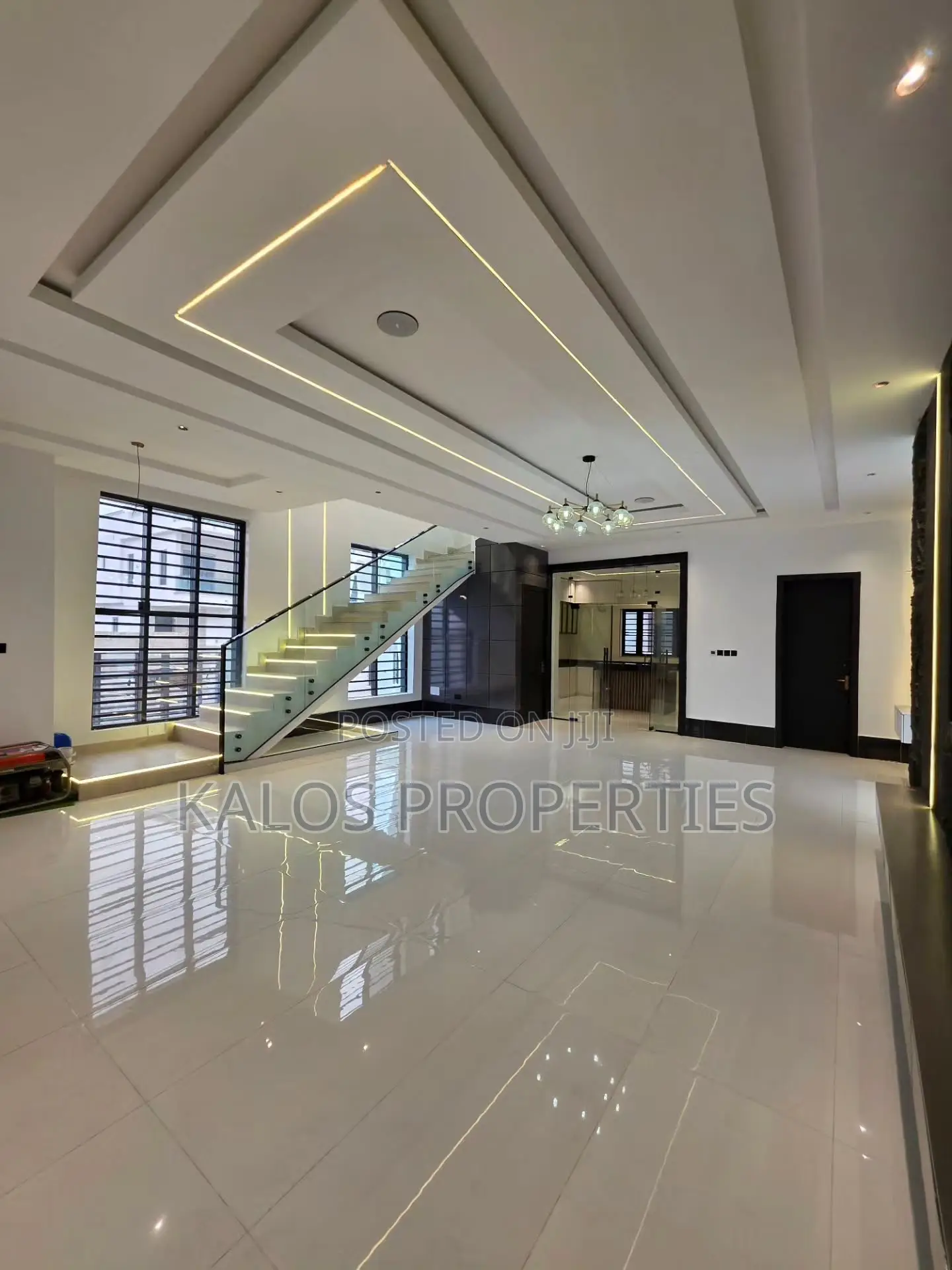 5bdrm Duplex in Lekki Palm  City, Ado / Ajah for sale