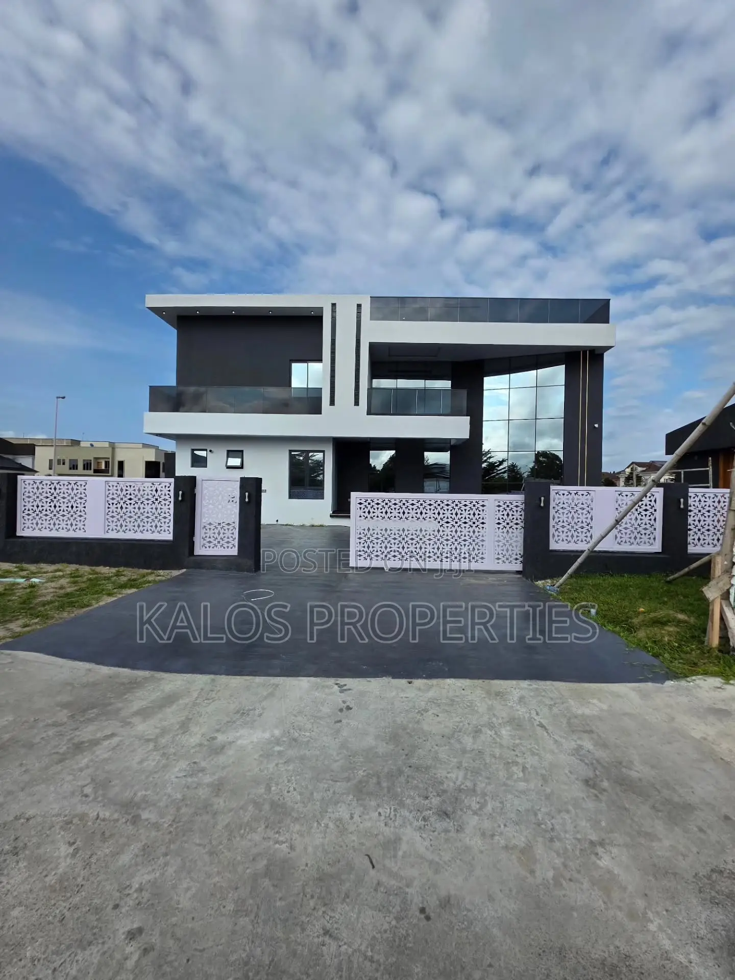 5bdrm Duplex in Riyal Garden Estate, Ajiwe for sale