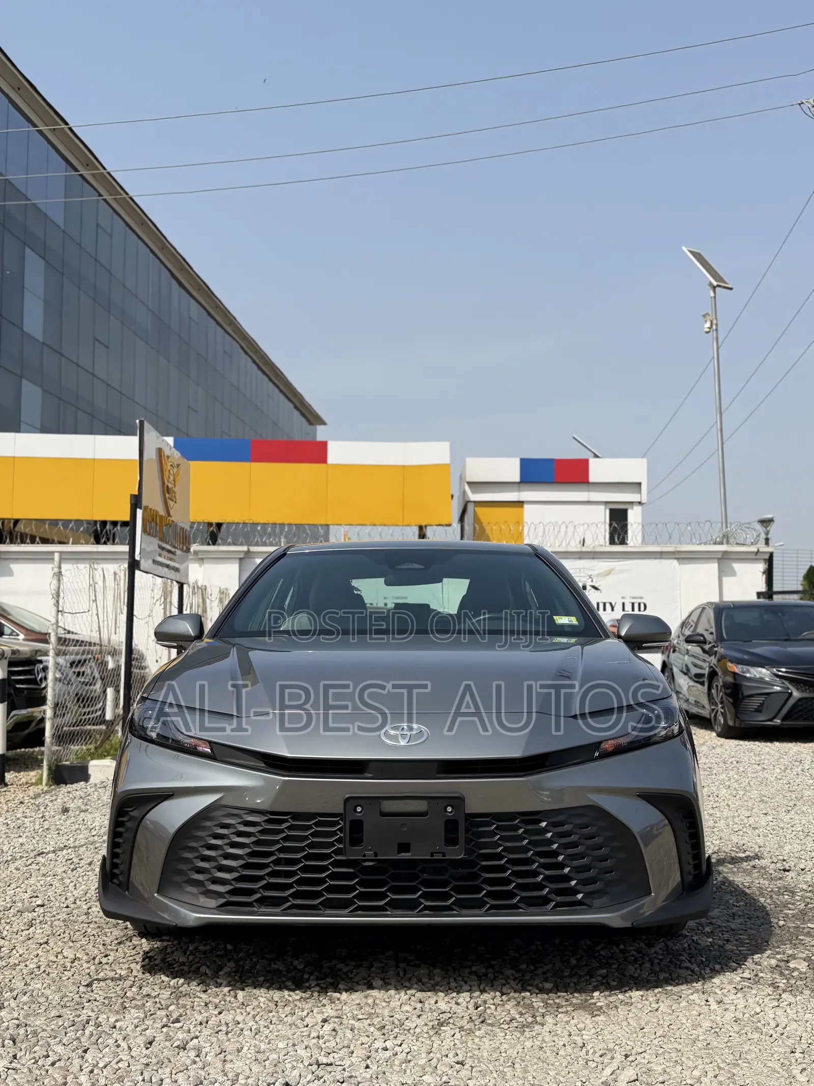 Toyota Camry SE 2025 Gray