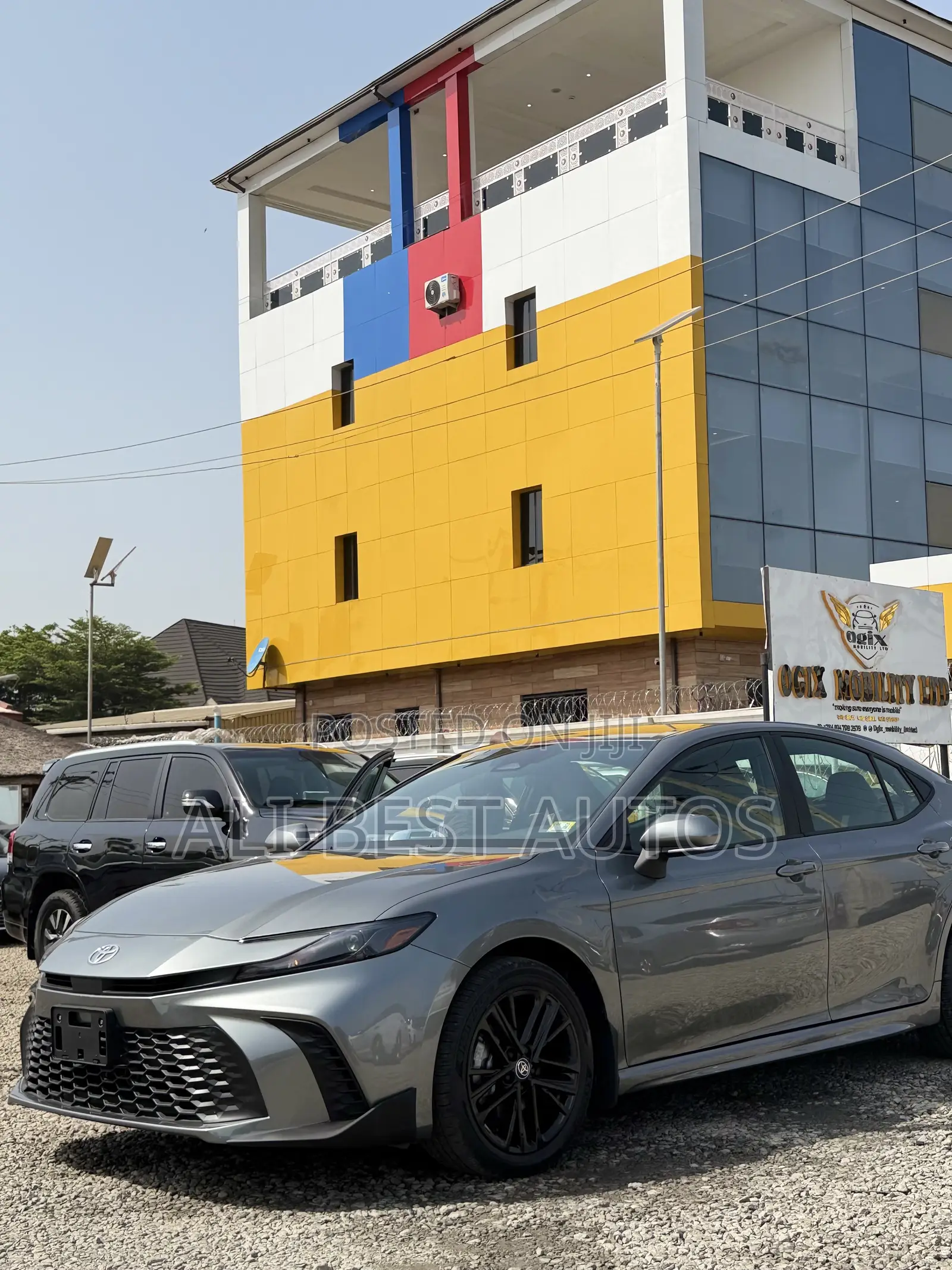 Toyota Camry SE 2025 Gray