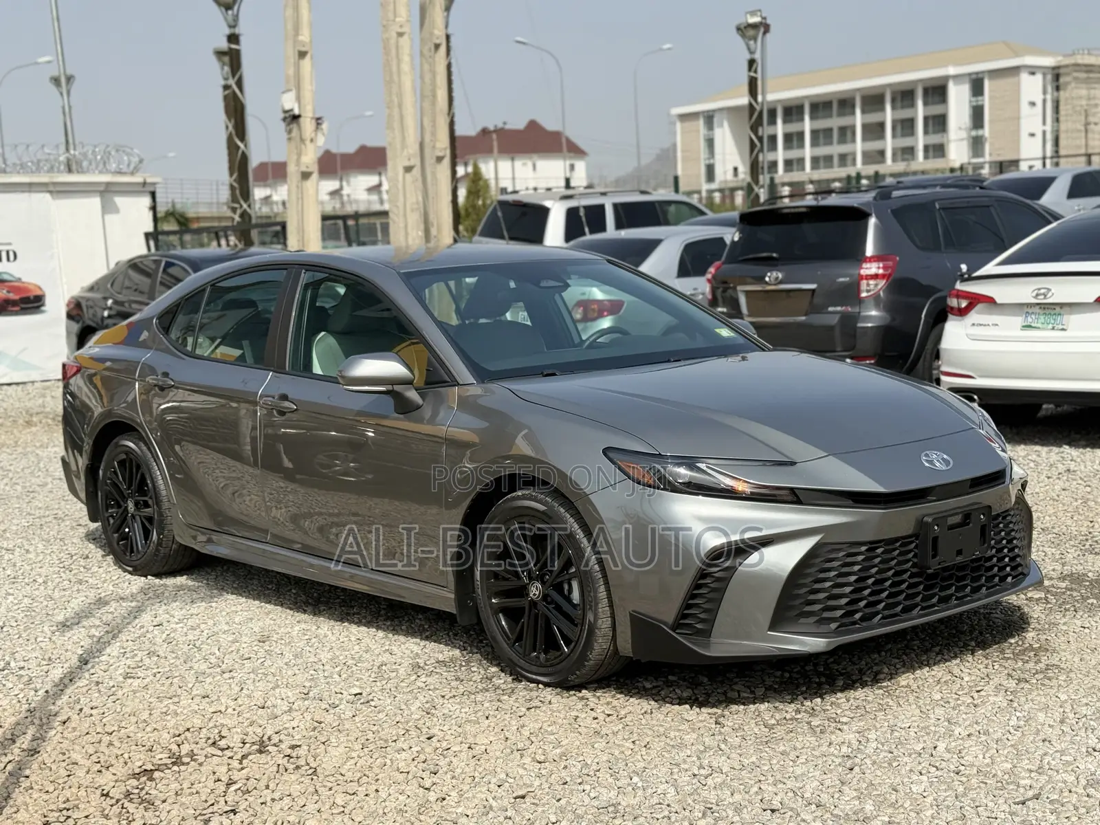 Toyota Camry SE 2025 Gray