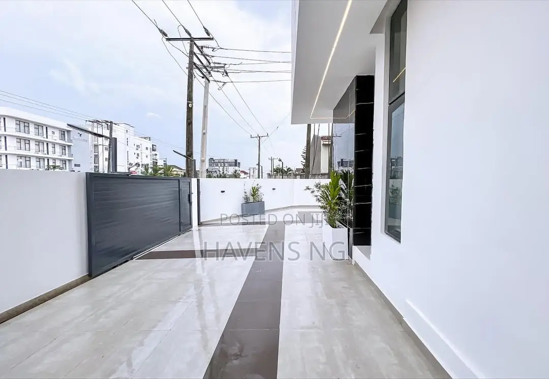 5bdrm Duplex in Lekki Phase 1 for sale