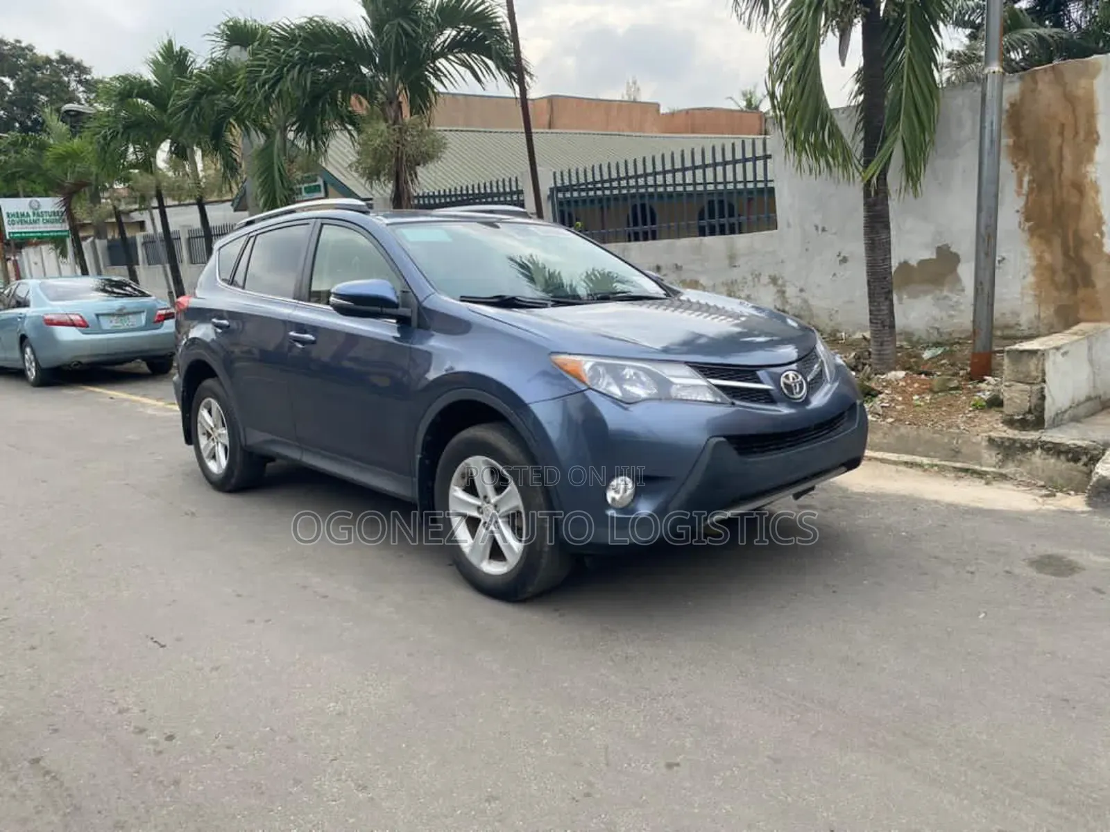 Toyota RAV4 LE FWD (2.5L 4cyl 6A) 2013 Blue