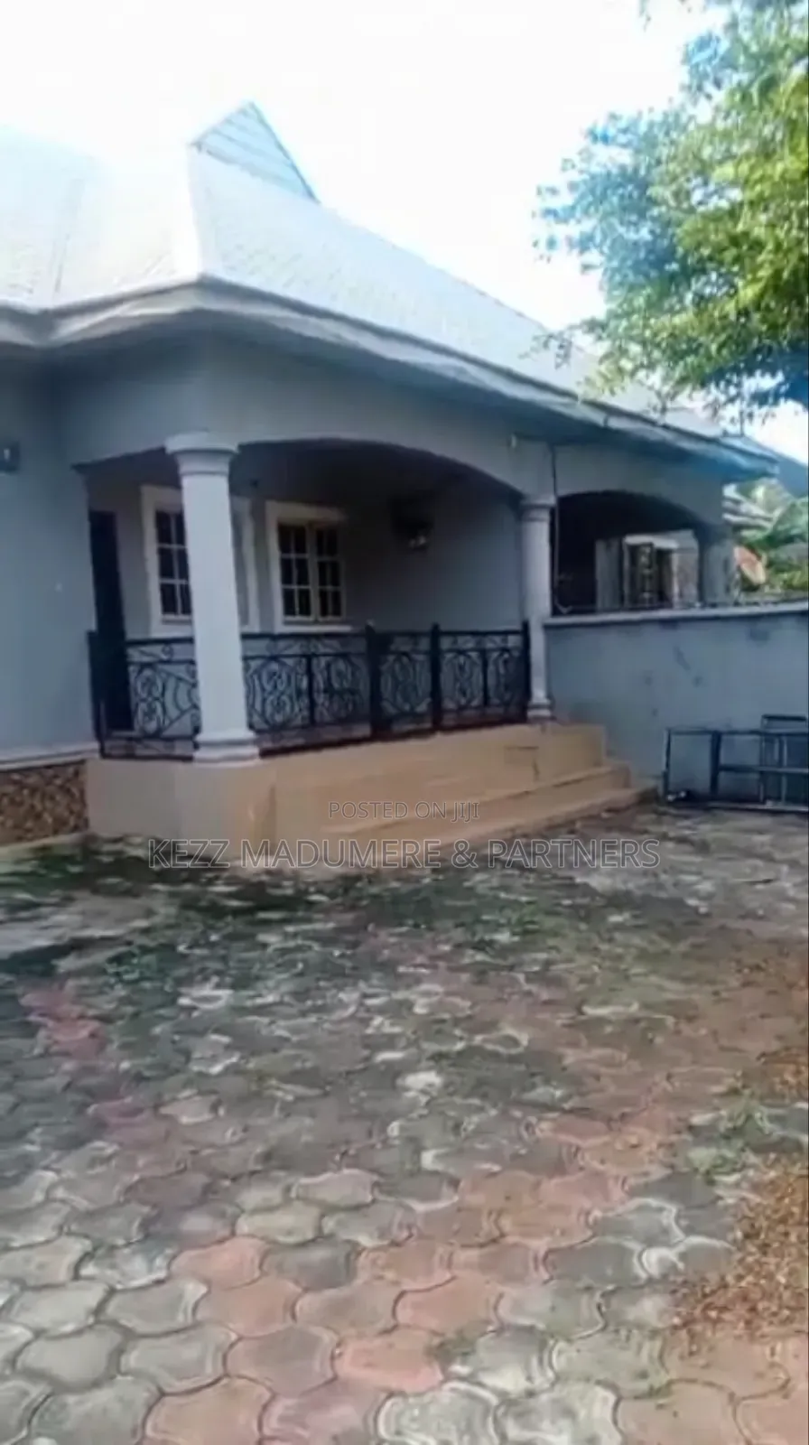 6bdrm Bungalow in Behind Nta Core, Oshimili South for sale