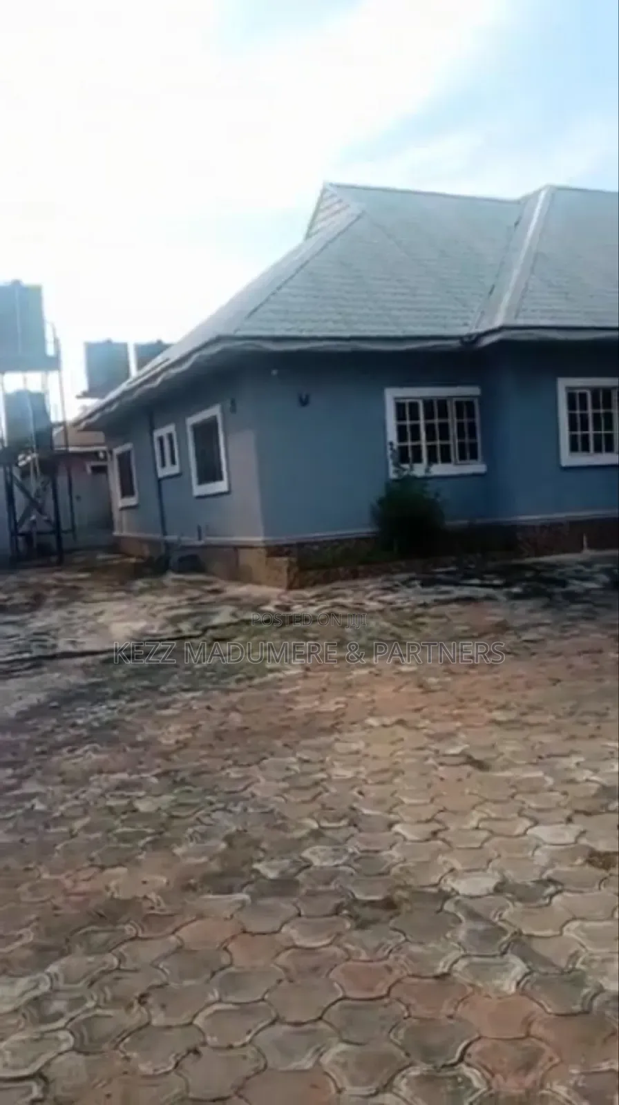 6bdrm Bungalow in Behind Nta Core, Oshimili South for sale