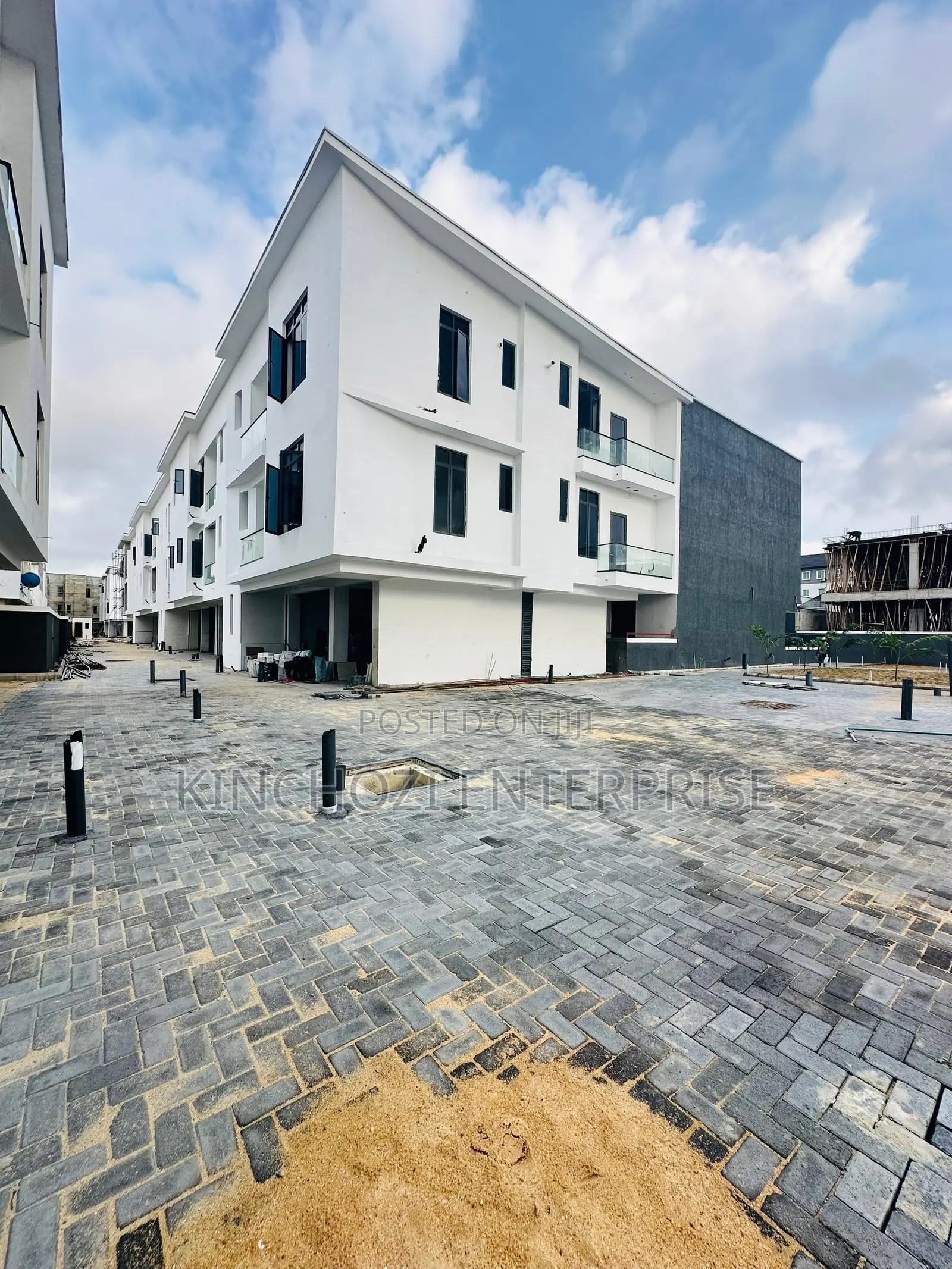 3bdrm Block of Flats in Ikate Lekki for sale