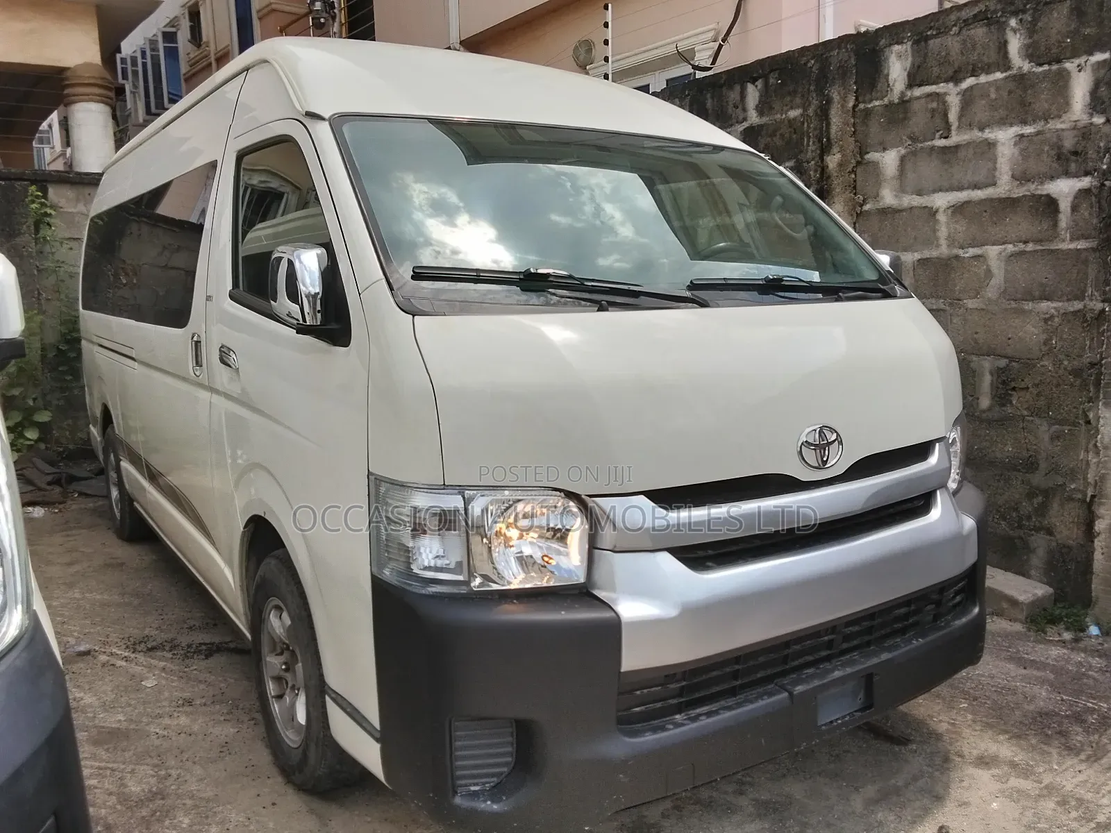 Toyota HiAce 2016 White