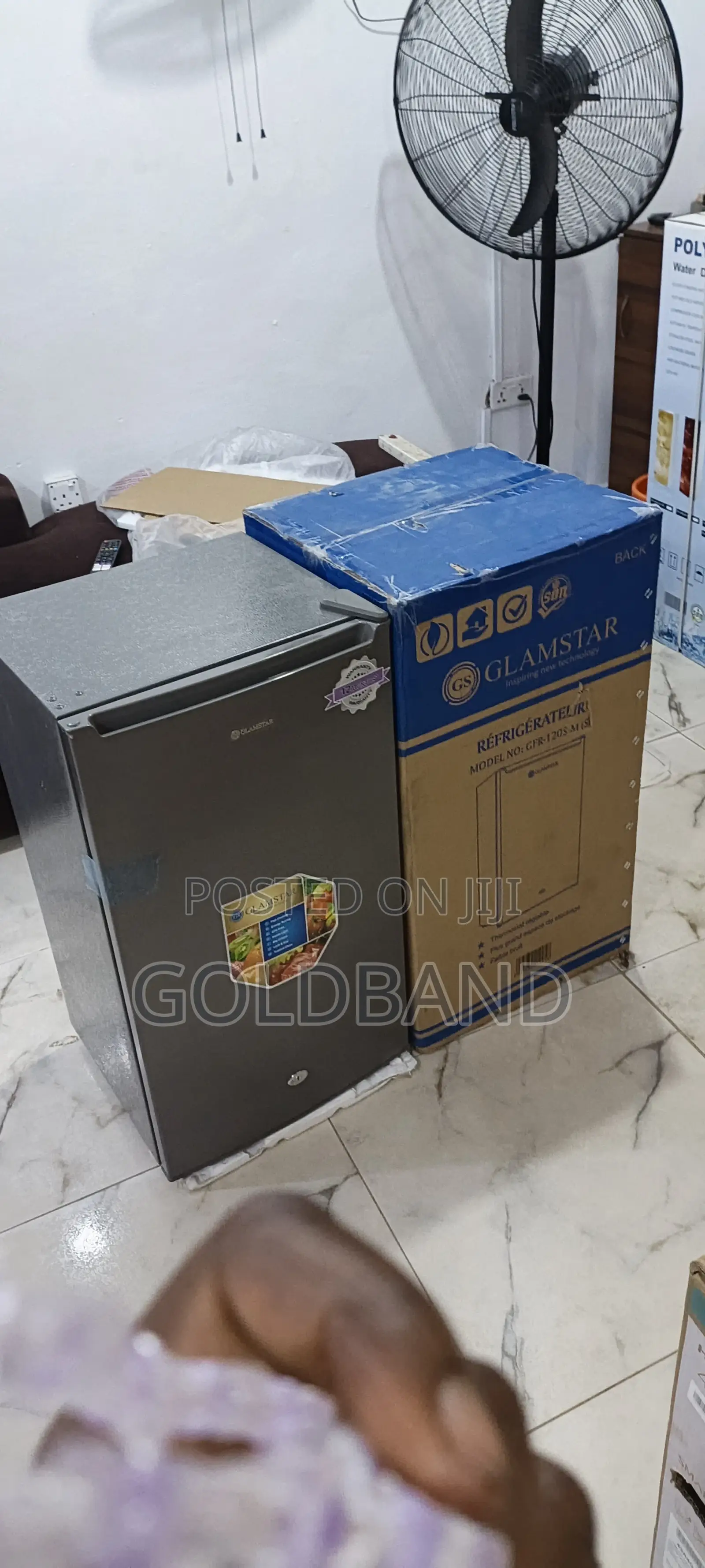 Glamstar 90l Refrigerator With Top Freezer Compartment