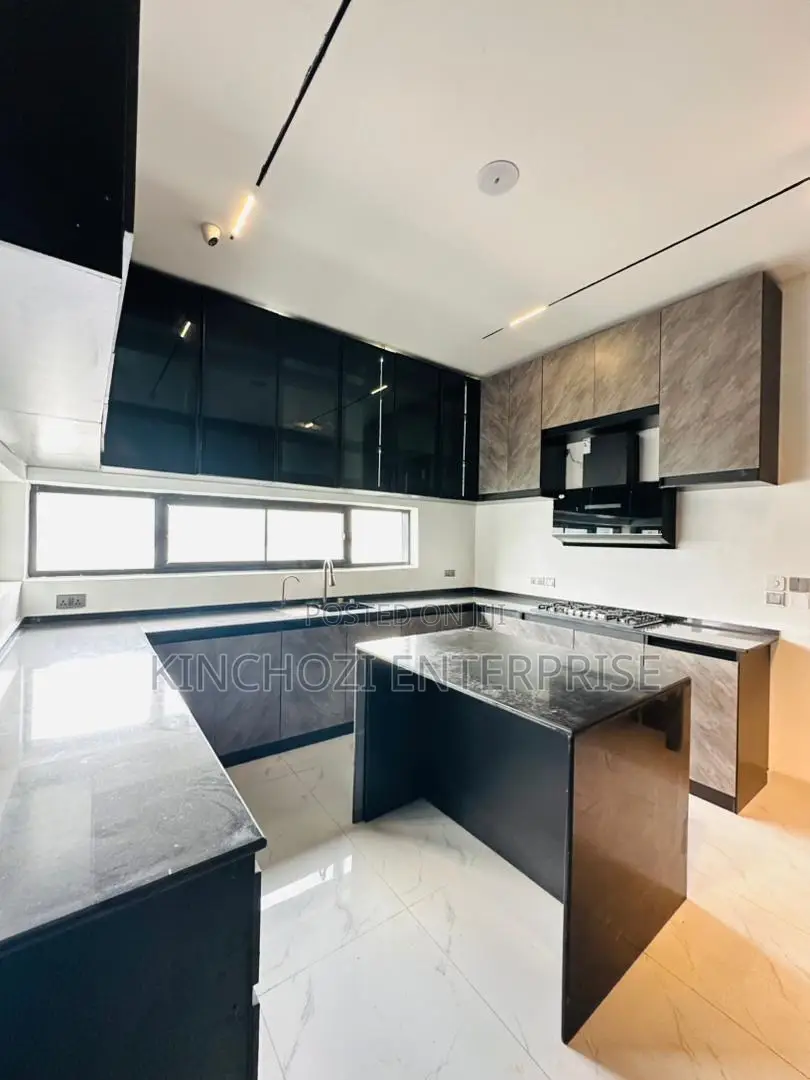 5bdrm Duplex in Lekki Phase 1 for sale
