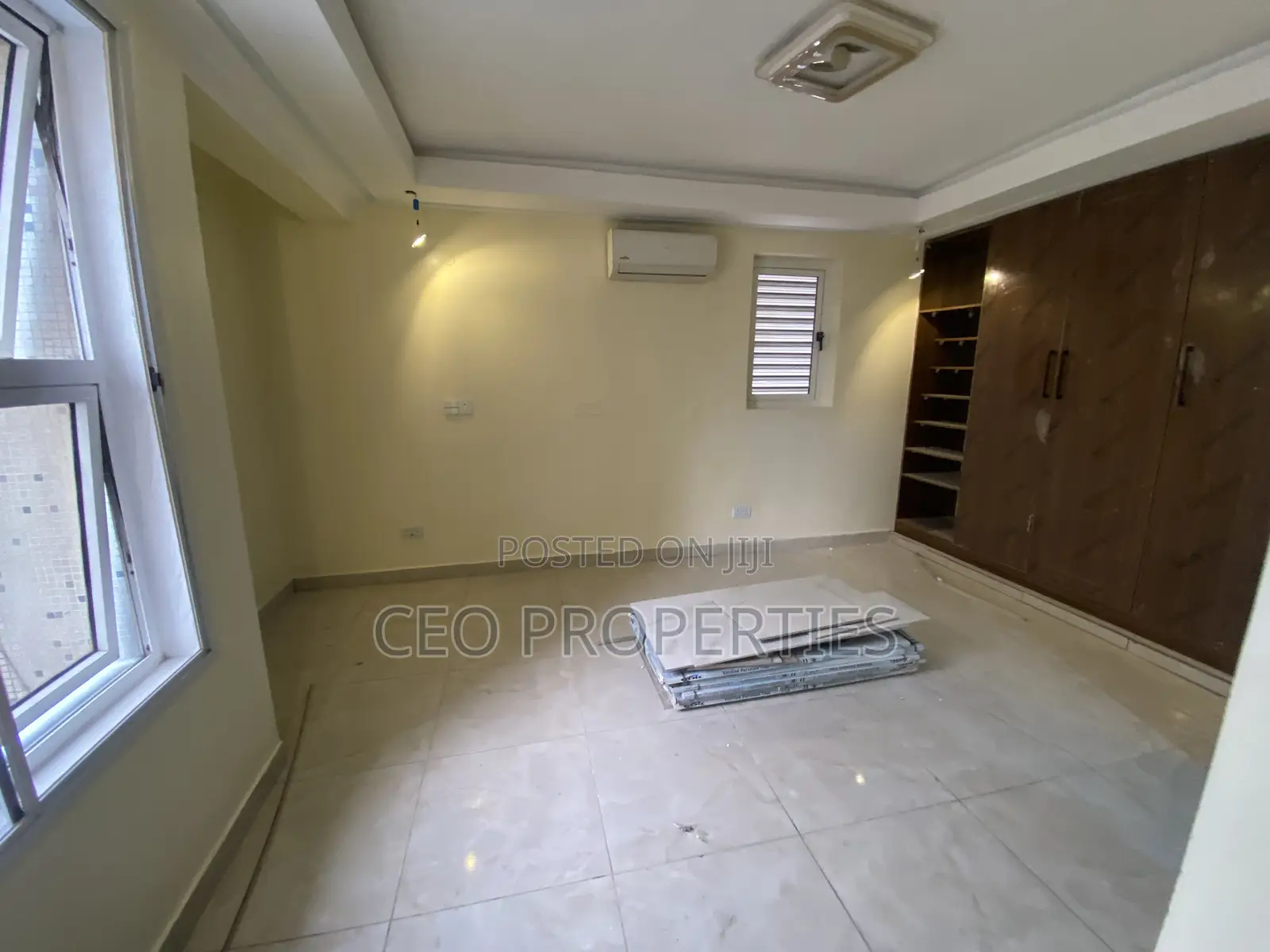 3bdrm Block of Flats in Awolowo Road/Ikoyi for rent