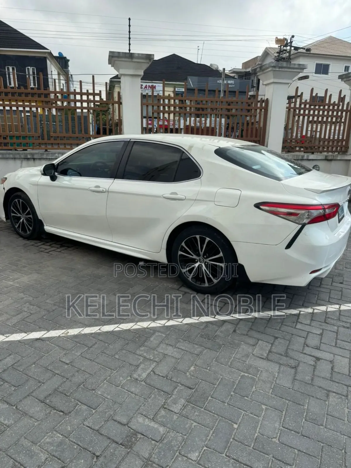Toyota Camry SE (2.5L 4cyl 8A) 2019 White