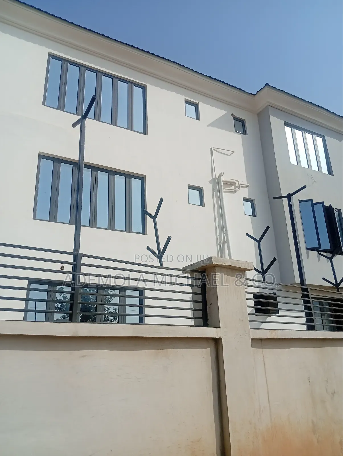 3bdrm Block of Flats in Jahi for sale