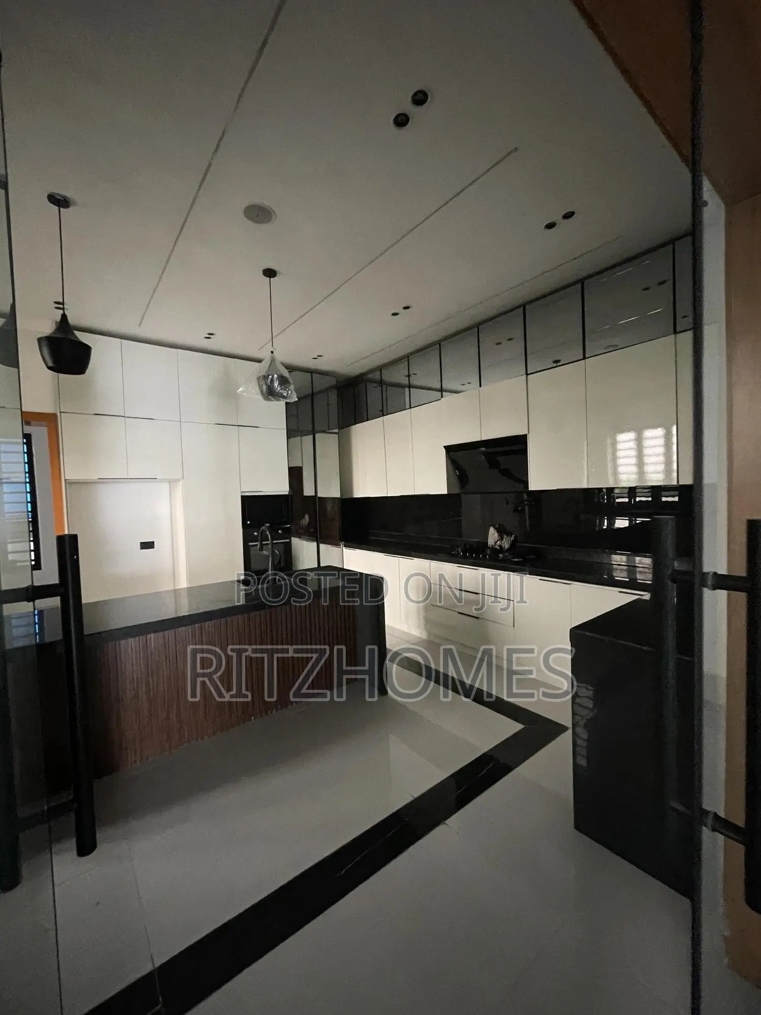 5bdrm House in Ado / Ajah for sale