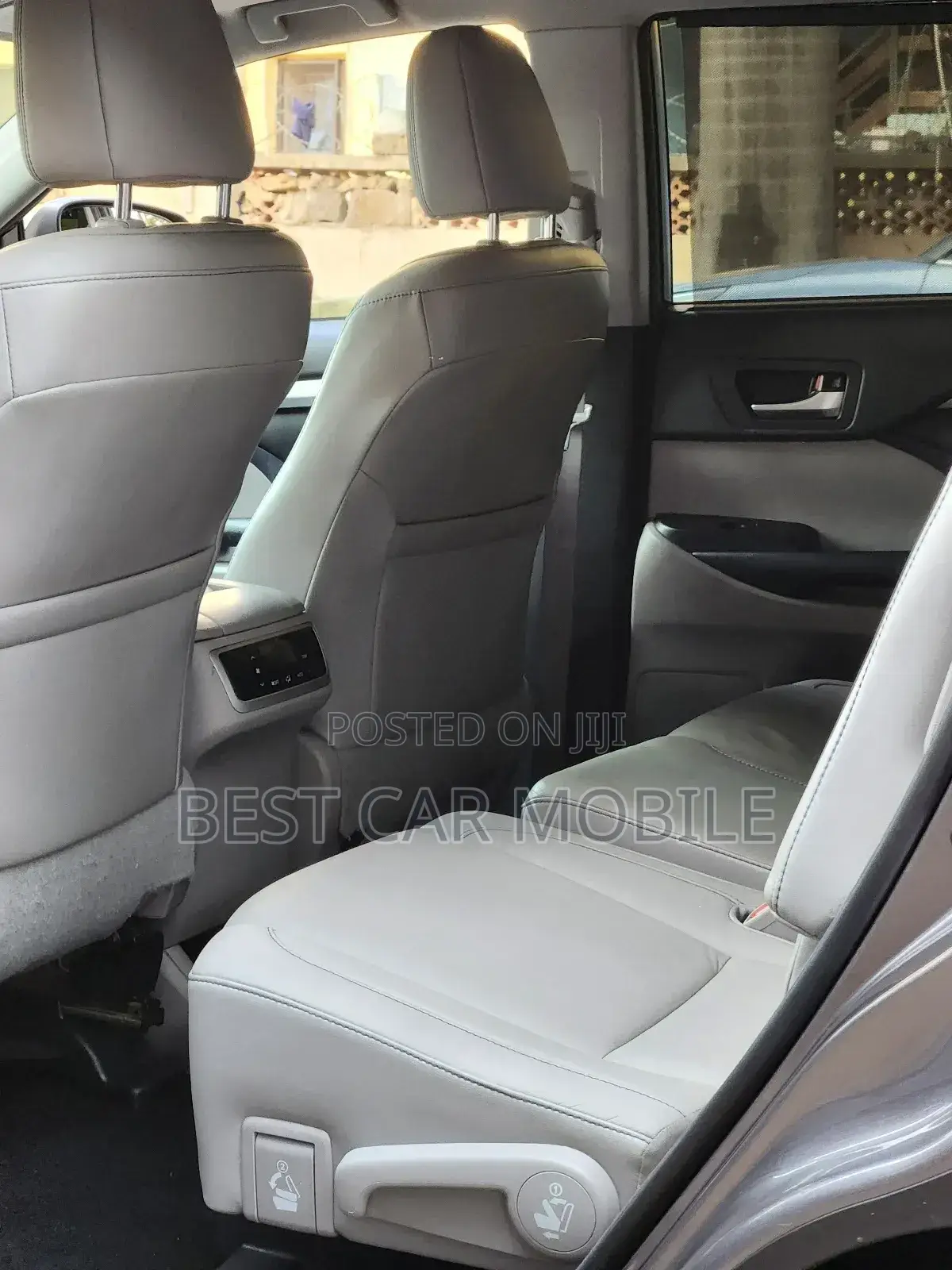 Toyota Highlander LE 4dr SUV AWD (3.5L 6cyl 6A) 2015 Gray