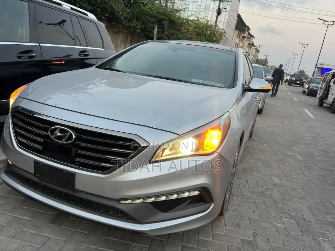 Hyundai Sonata Sport 2.0T 4dr Sedan (2.0L 4cyl Turbo 6A) 2015 Silver