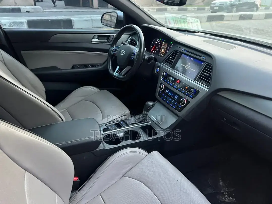 Hyundai Sonata Sport 2.0T 4dr Sedan (2.0L 4cyl Turbo 6A) 2015 Silver
