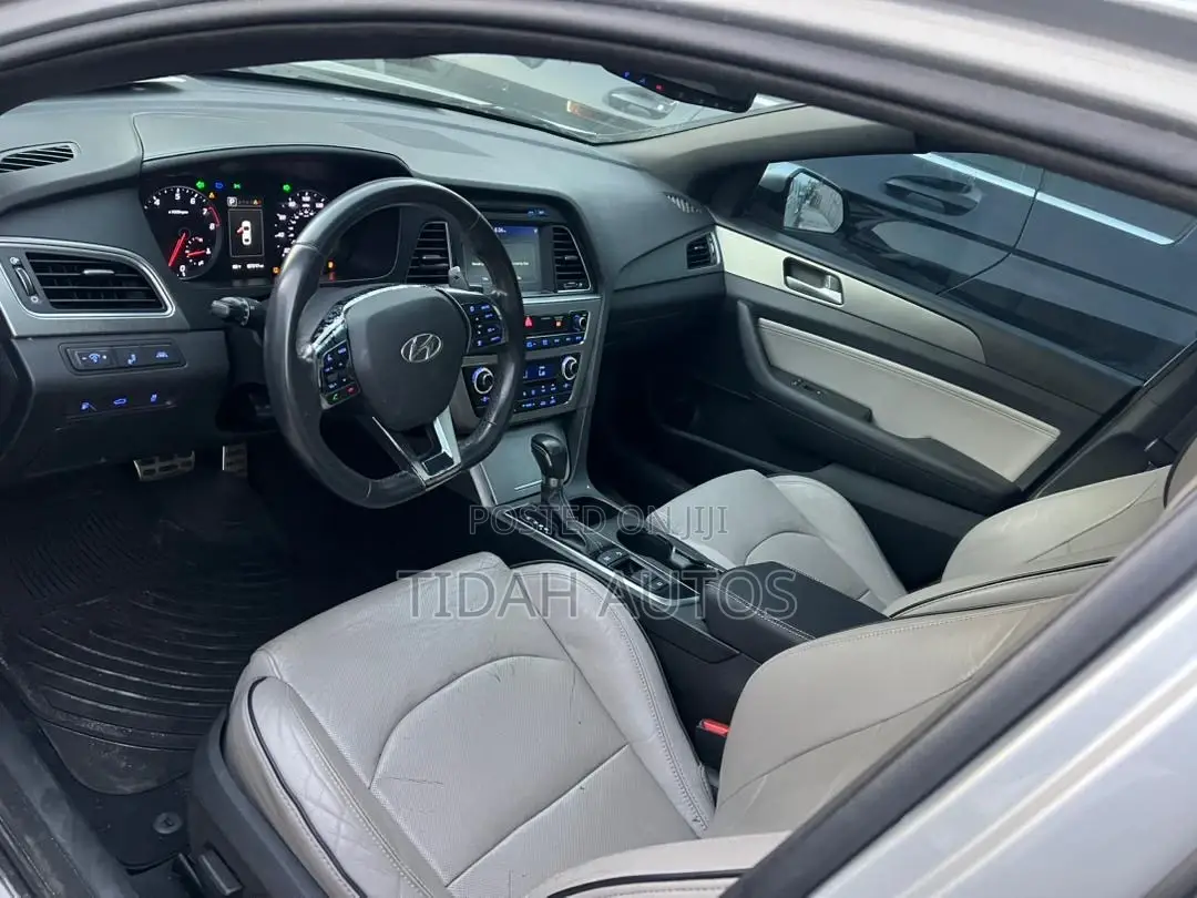 Hyundai Sonata Sport 2.0T 4dr Sedan (2.0L 4cyl Turbo 6A) 2015 Silver