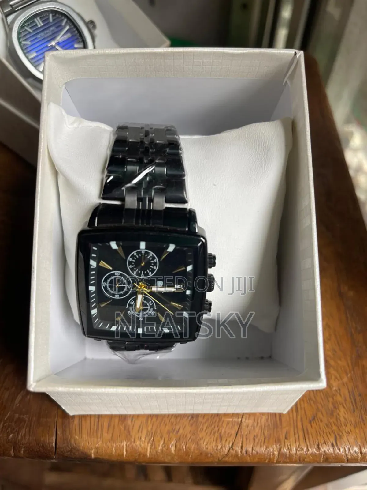Quality Men Black Wristwatch