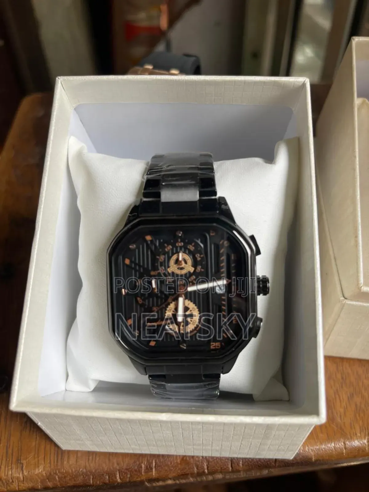 Quality Men Black Wristwatch