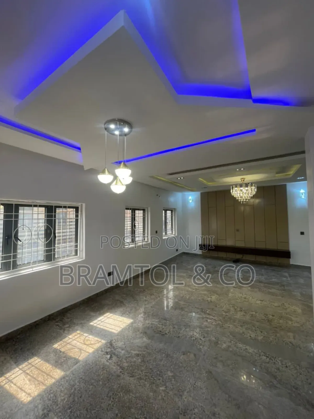 5bdrm Duplex in Paradise 2, Life Camp for sale