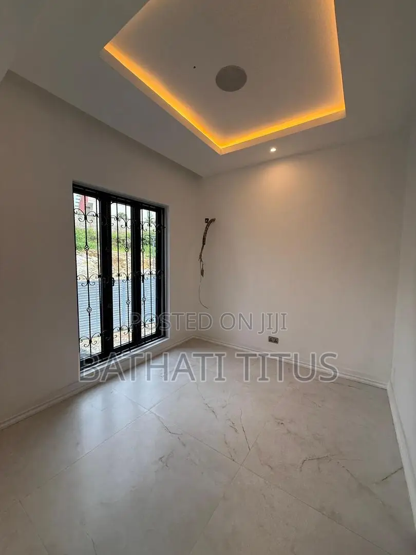 5bdrm Duplex in Guzape District for sale