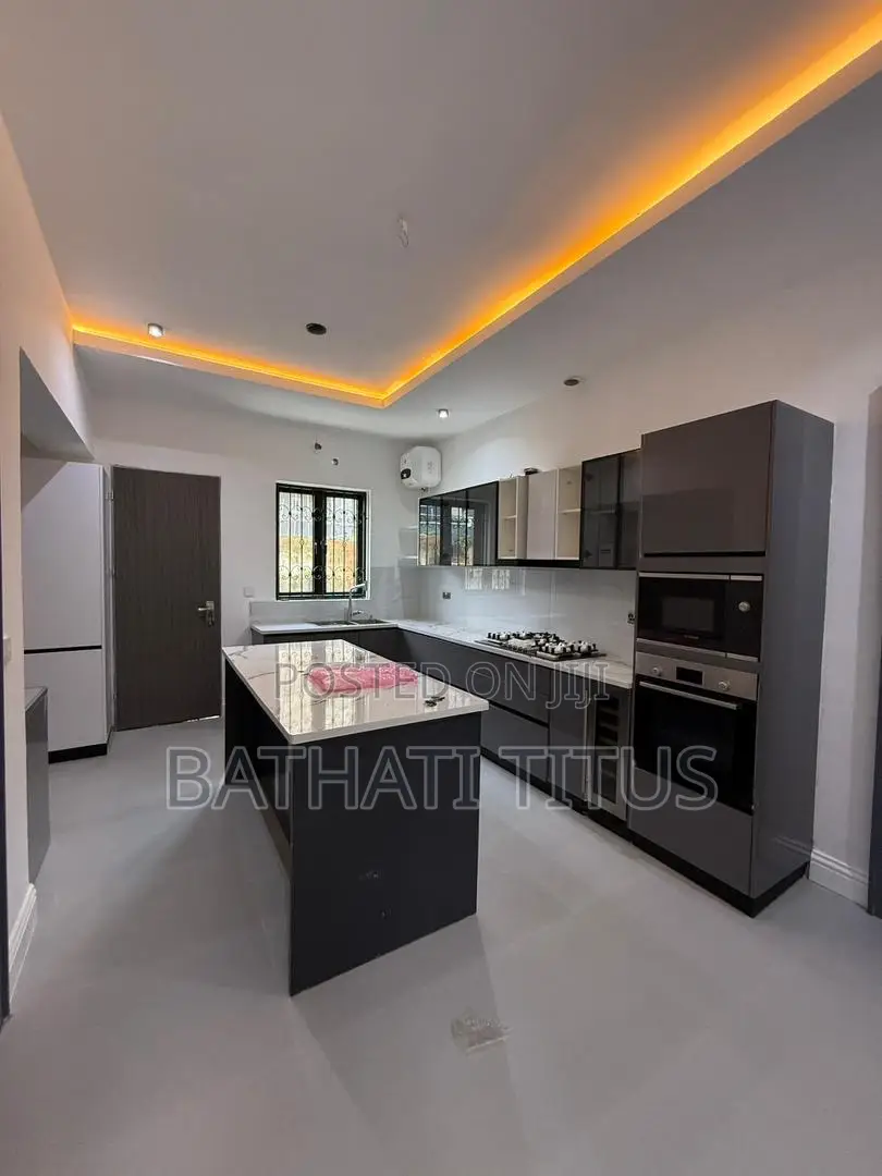 5bdrm Duplex in Guzape District for sale