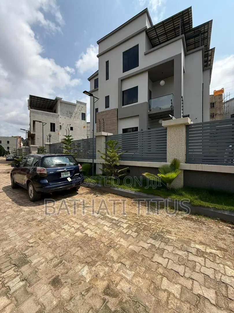 5bdrm Duplex in Guzape District for sale