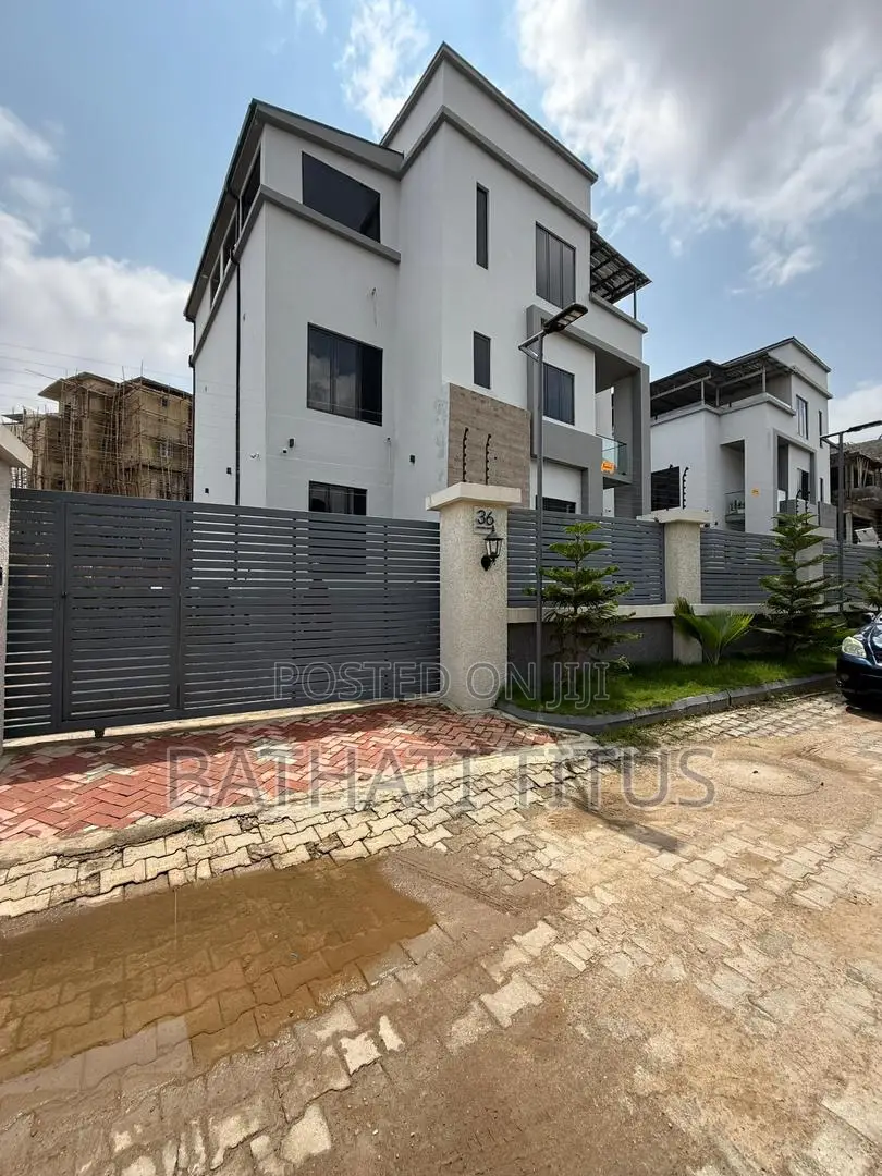 5bdrm Duplex in Guzape District for sale