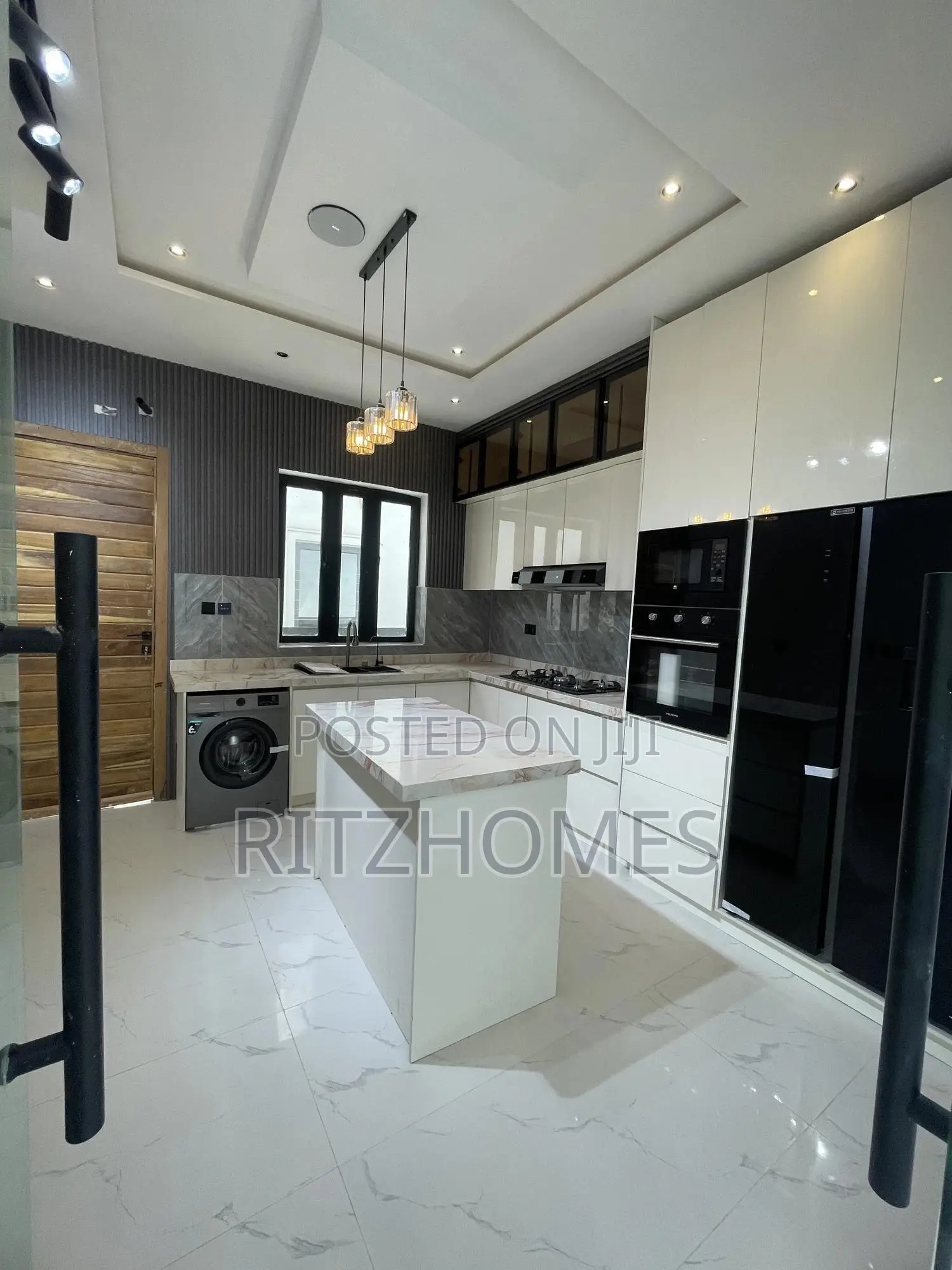 5bdrm House in Ado / Ajah for sale