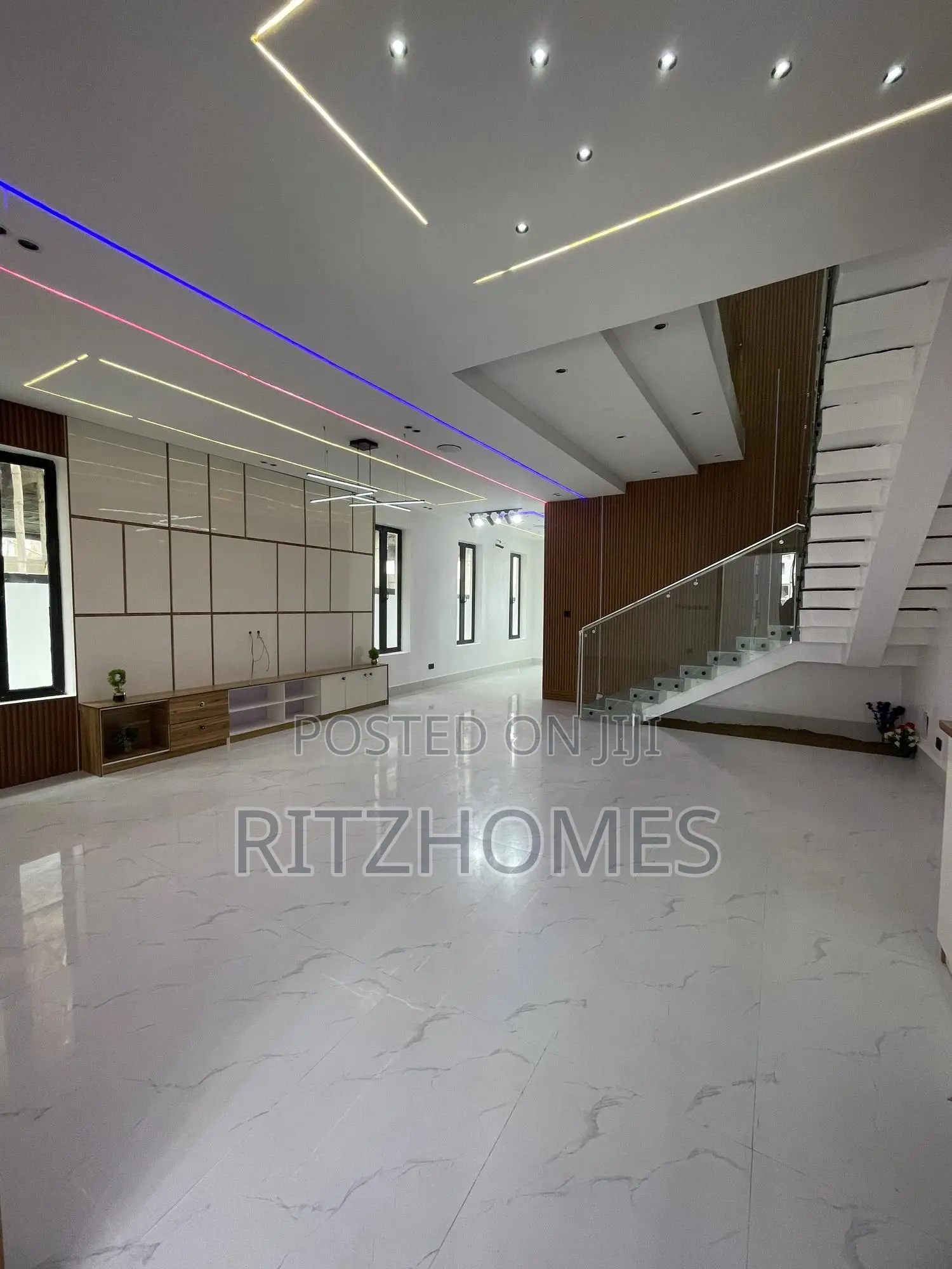 5bdrm House in Ado / Ajah for sale