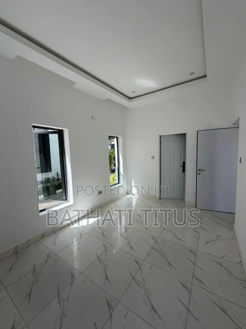 5bdrm Duplex in Kaura for sale