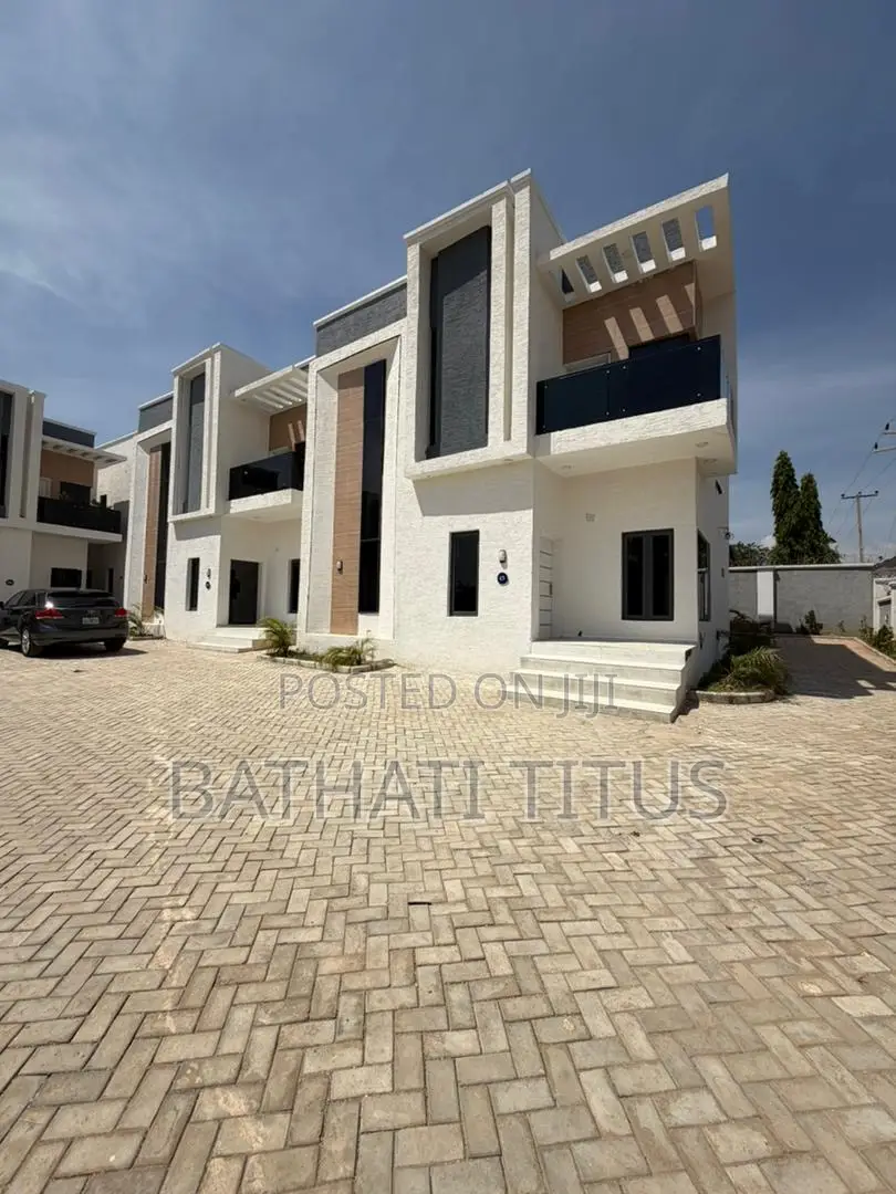 5bdrm Duplex in Kaura for sale