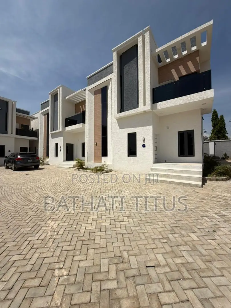 5bdrm Duplex in Kaura for sale