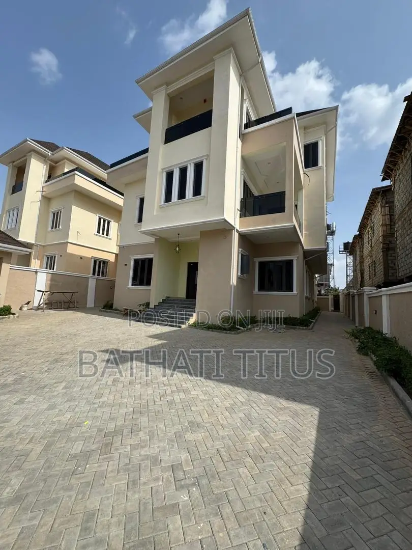 6bdrm Duplex in Guzape District for sale