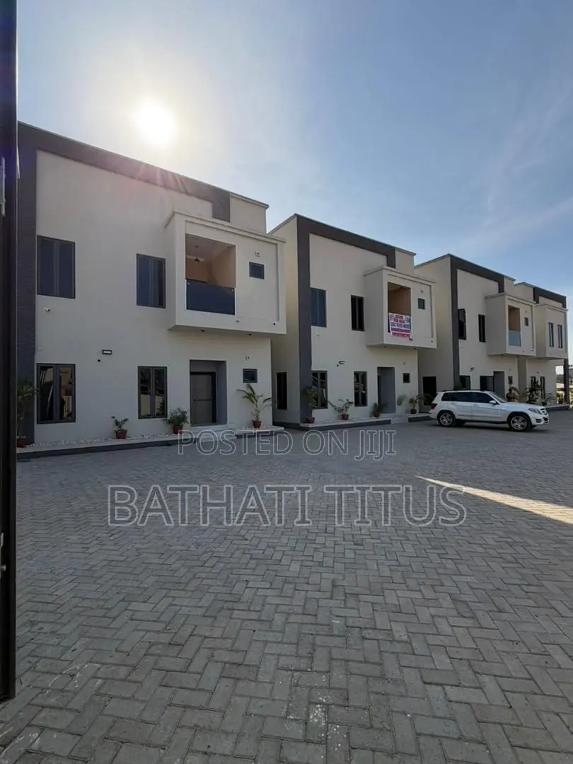 5bdrm Duplex in Kado for sale