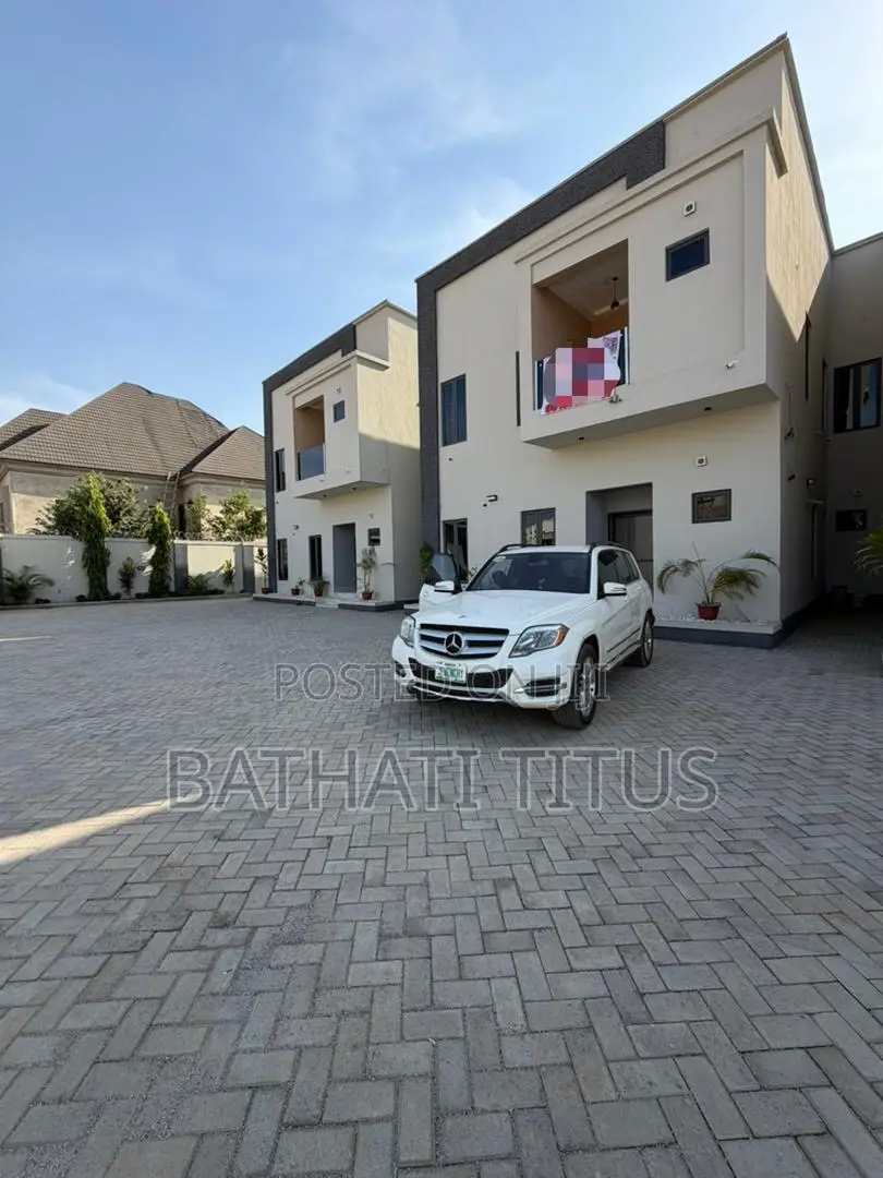 5bdrm Duplex in Kado for sale