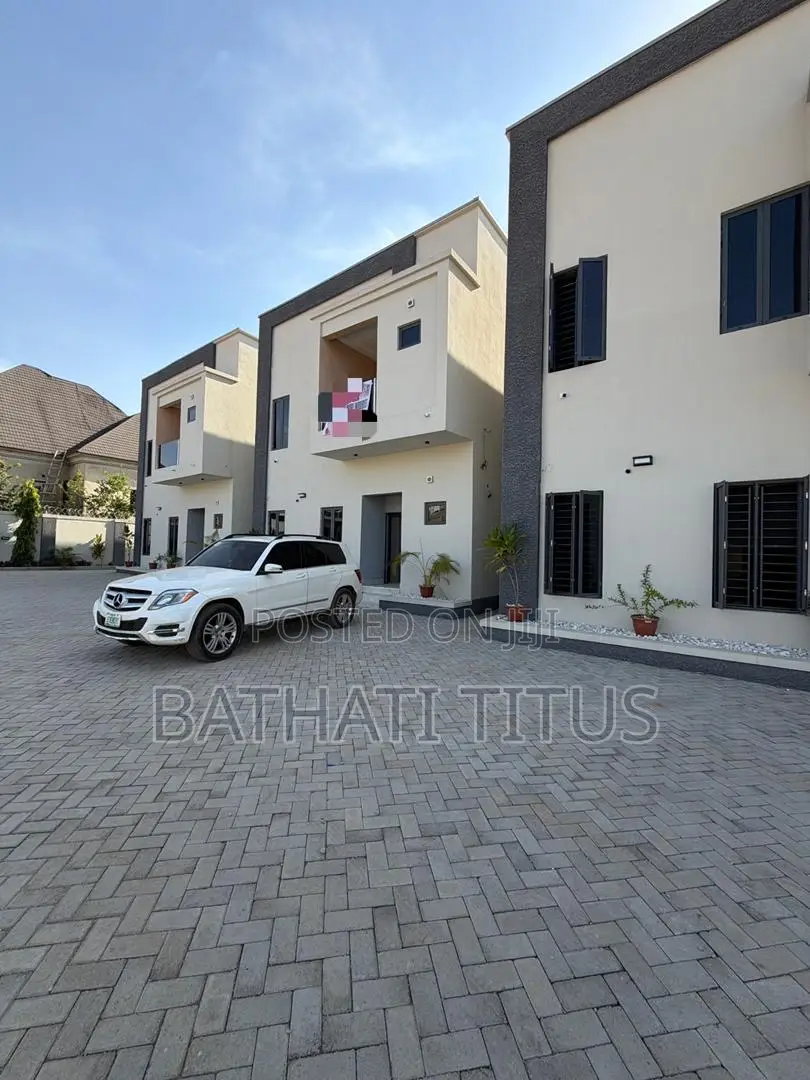 5bdrm Duplex in Kado for sale