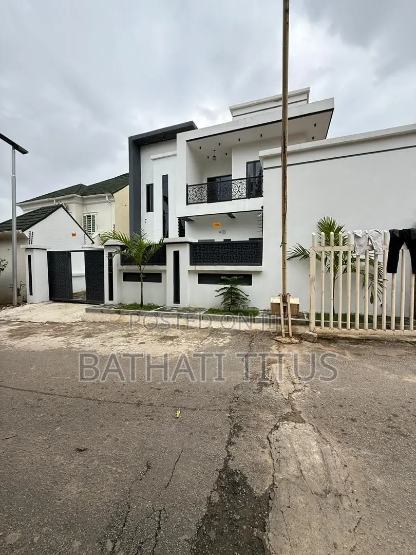4bdrm Duplex in Life Camp for sale