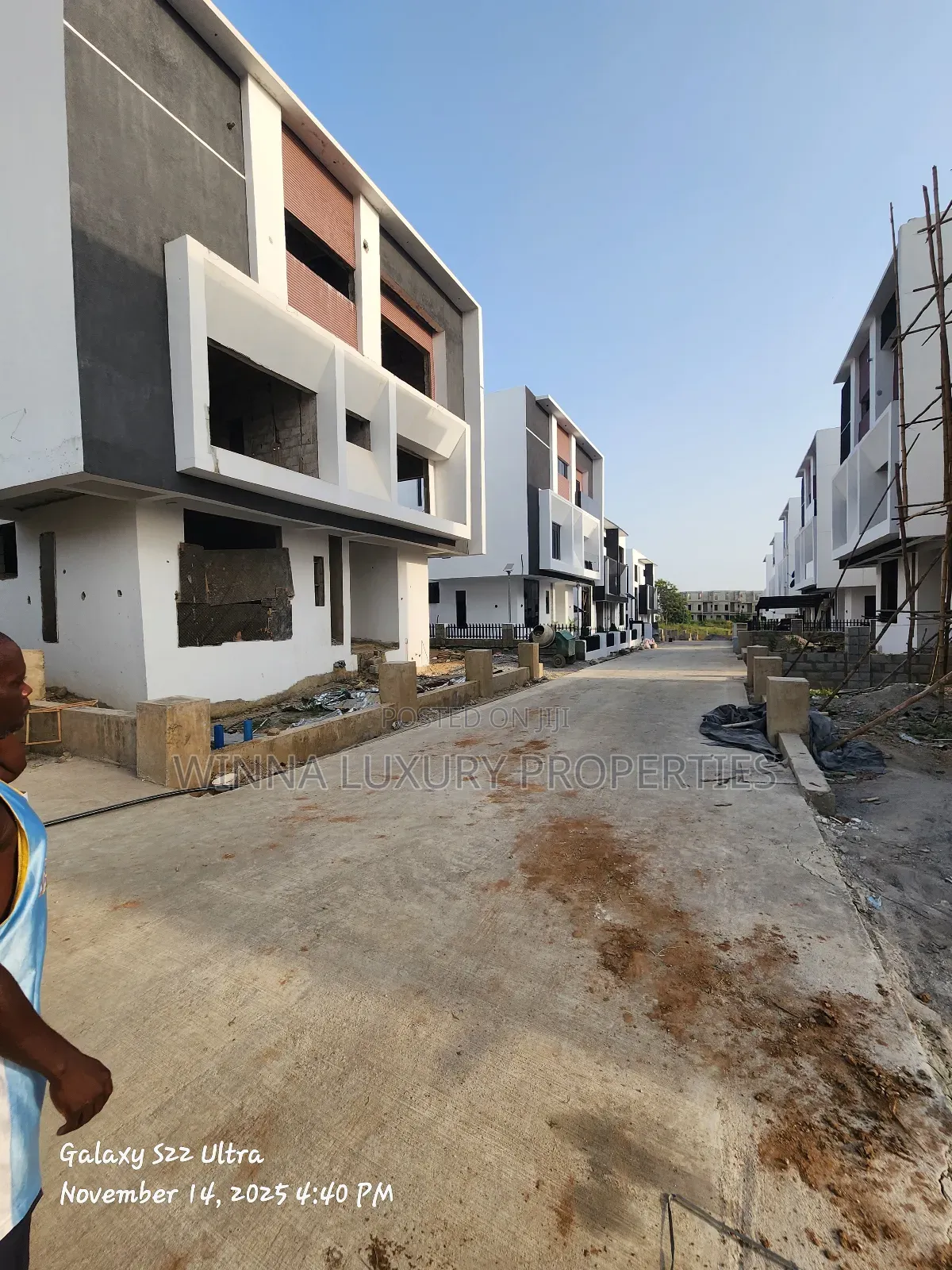 5bdrm Duplex in River Park Estate, for sale