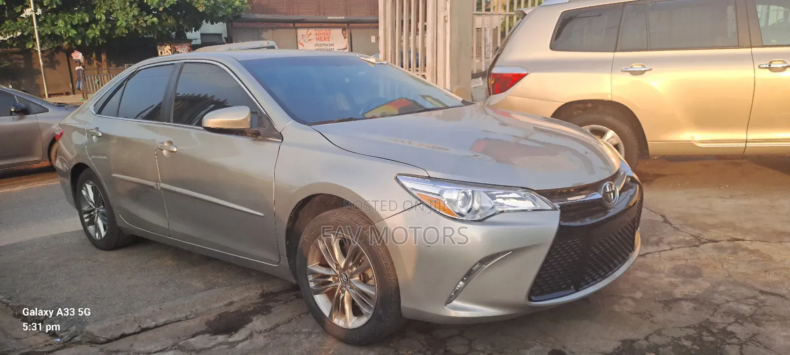 Toyota Camry SE w/Special Edition Pkg (2.5L 4cyl 6A) 2016 Gold