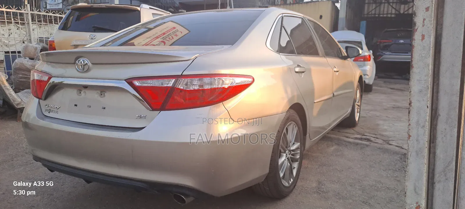 Toyota Camry SE w/Special Edition Pkg (2.5L 4cyl 6A) 2016 Gold