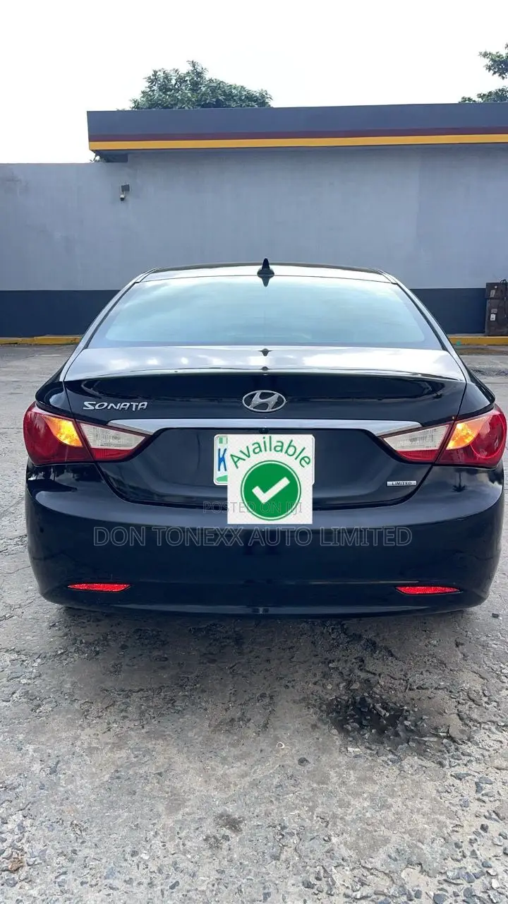 Hyundai Sonata Limited 2.0T Sedan (2.0L 4cyl 6A) 2011 Black