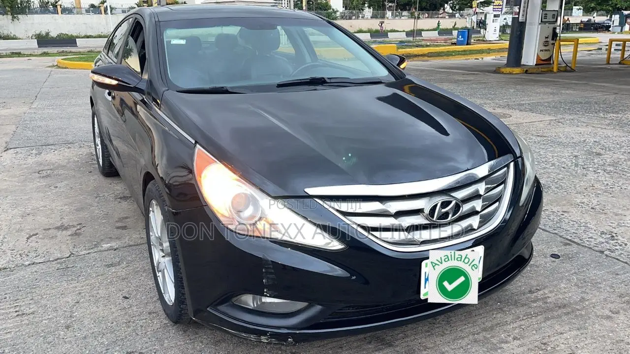 Hyundai Sonata Limited 2.0T Sedan (2.0L 4cyl 6A) 2011 Black