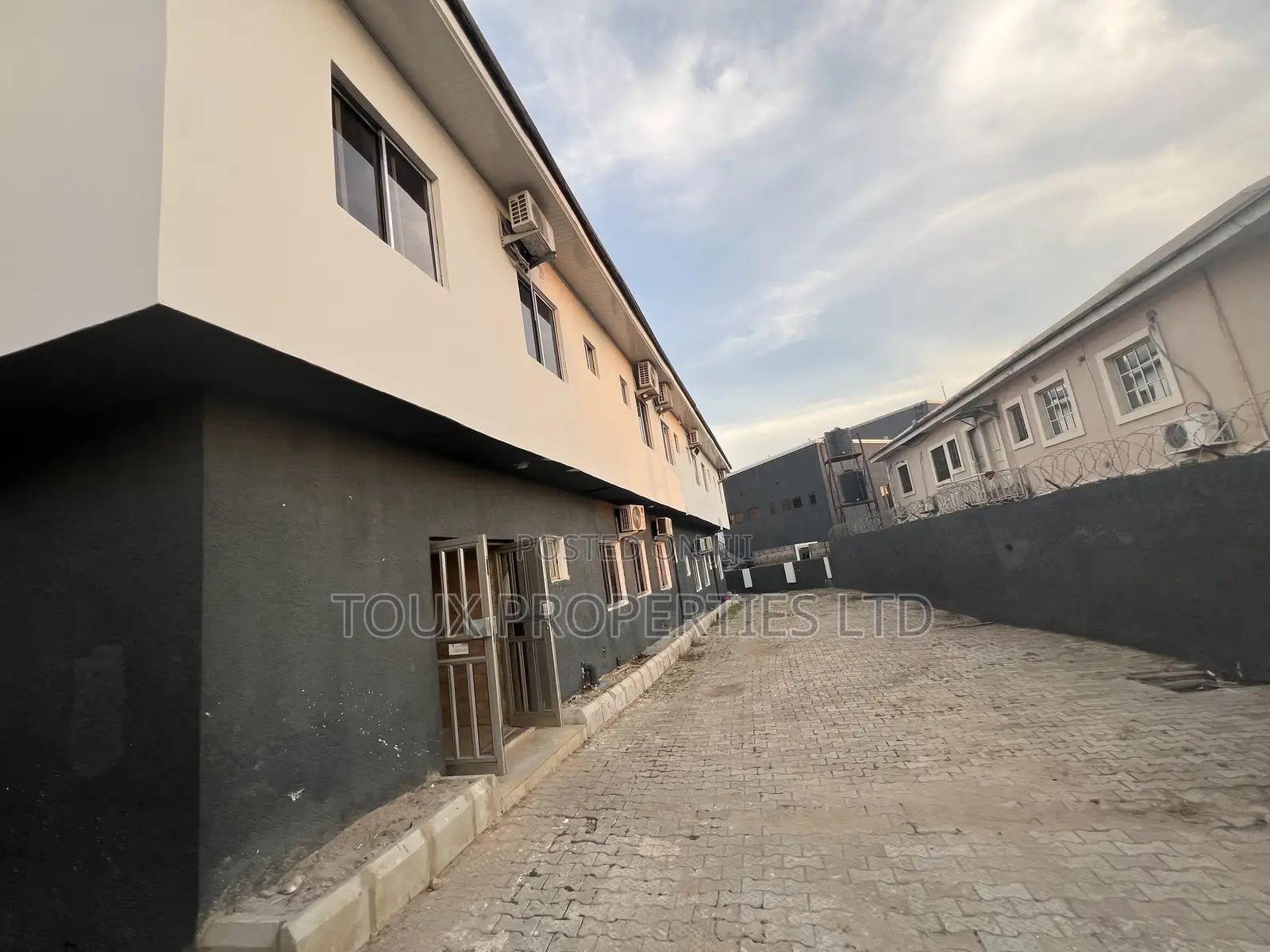 20bdrm House in Zone 4 / Wuse for sale