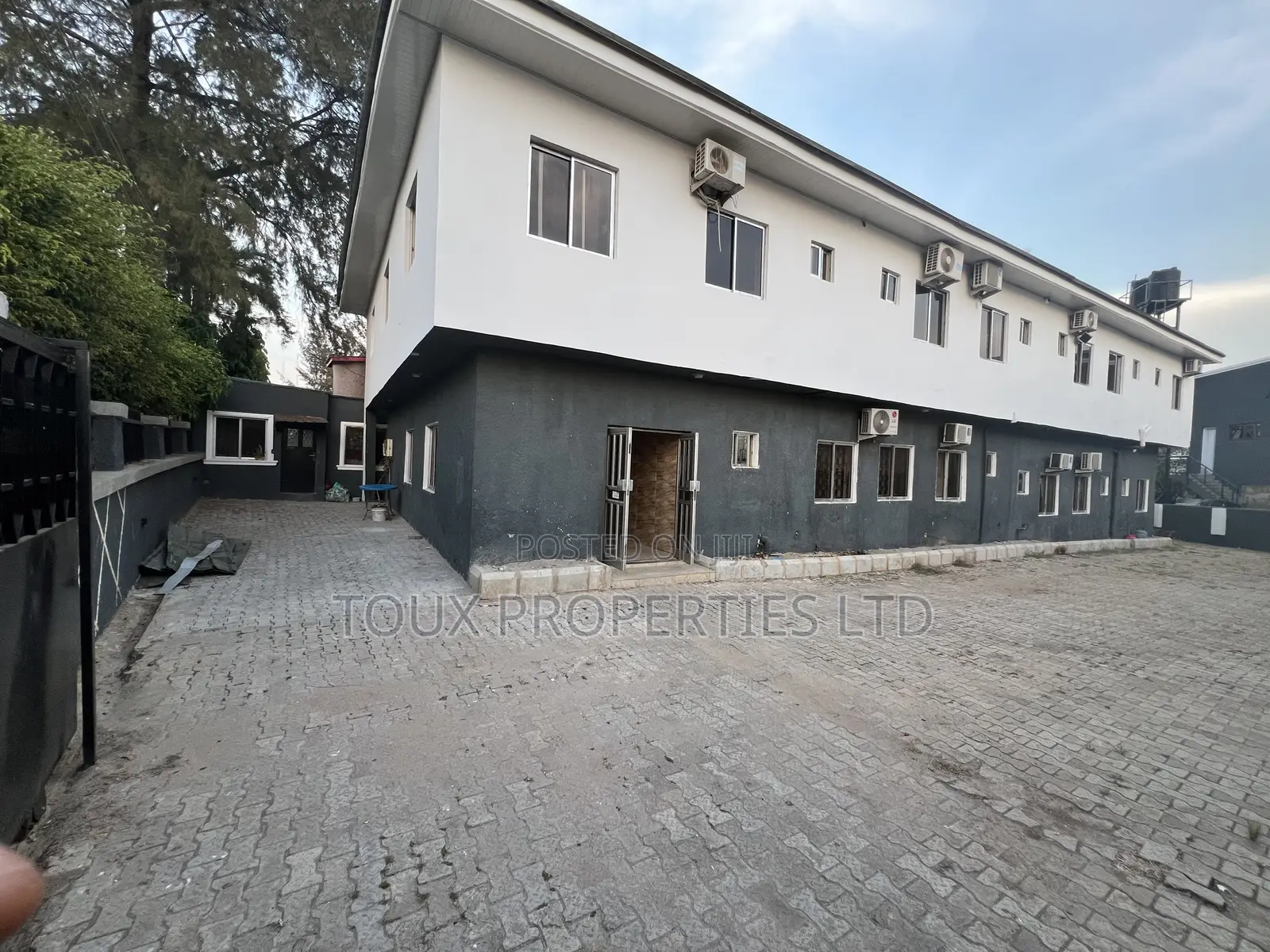 20bdrm House in Zone 4 / Wuse for sale