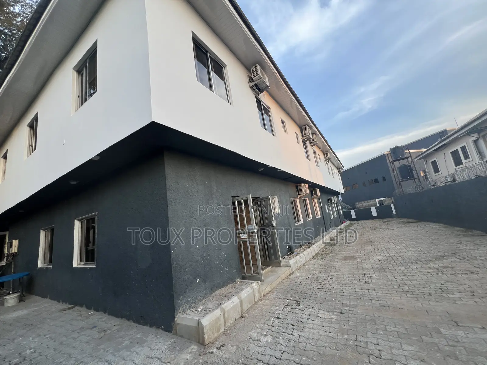 20bdrm House in Zone 4 / Wuse for sale